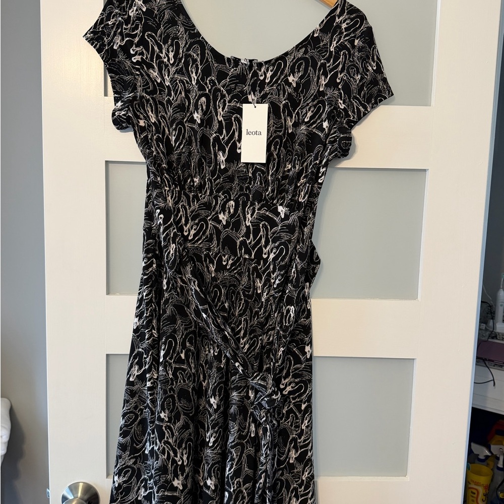 Leota Black and White Dress Sz L NWT - Swan
